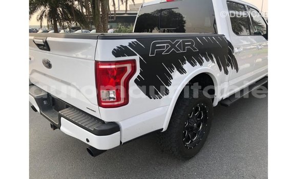 Acheter Import Voiture Ford Club Wagon Blanc à Import - Dubai, Adrar Acheter Import Voiture Ford Club Wagon Blanc à Import - Dubai, Adrar