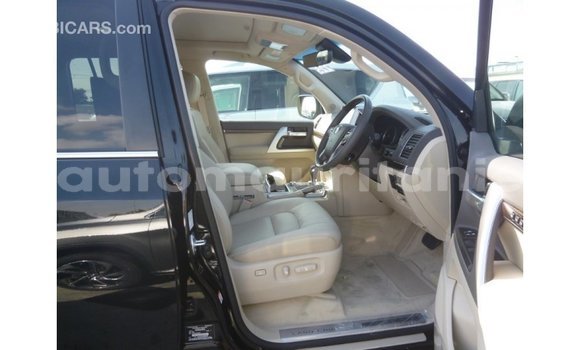 Acheter Import Voiture Toyota Land Cruiser Noir à Import - Dubai, Adrar Acheter Import Voiture Toyota Land Cruiser Noir à Import - Dubai, Adrar