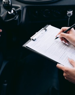 Thumb pexels mikhail nilov 8943323